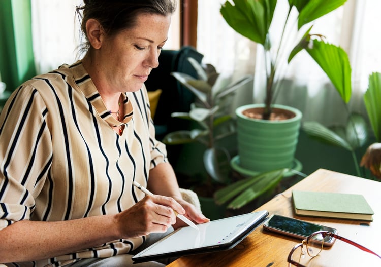 Employee creating an agenda to avoid having too many meetings