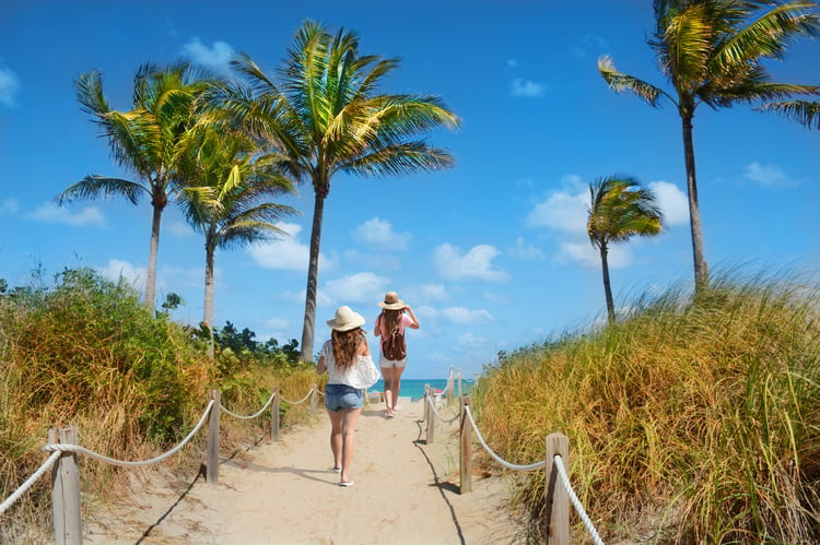 Friends walking to the beach